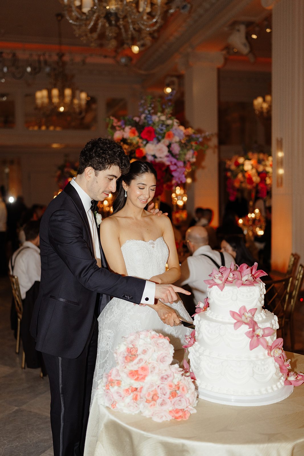 Dori and Ben cut the cake