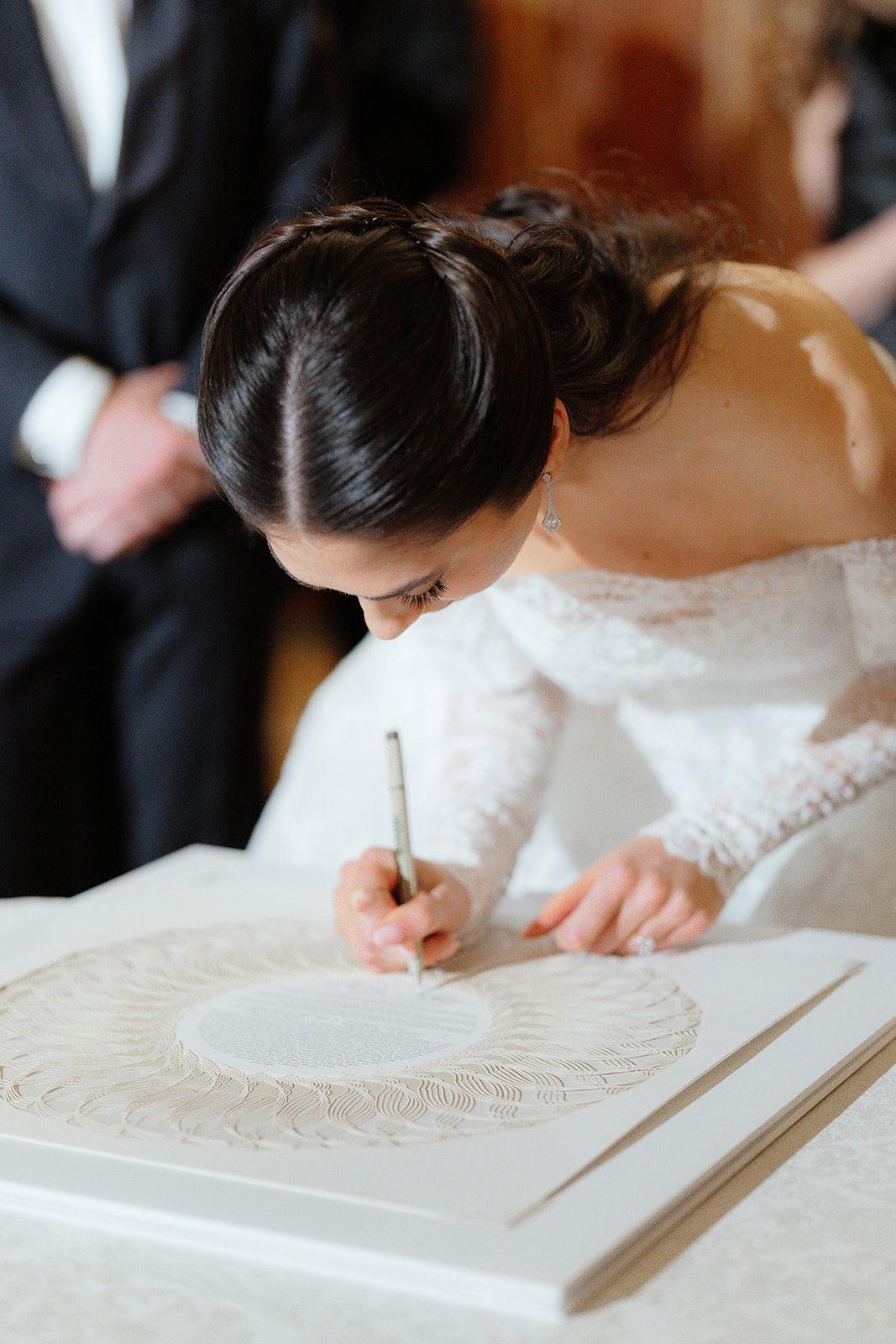 Dori signing the ketubah