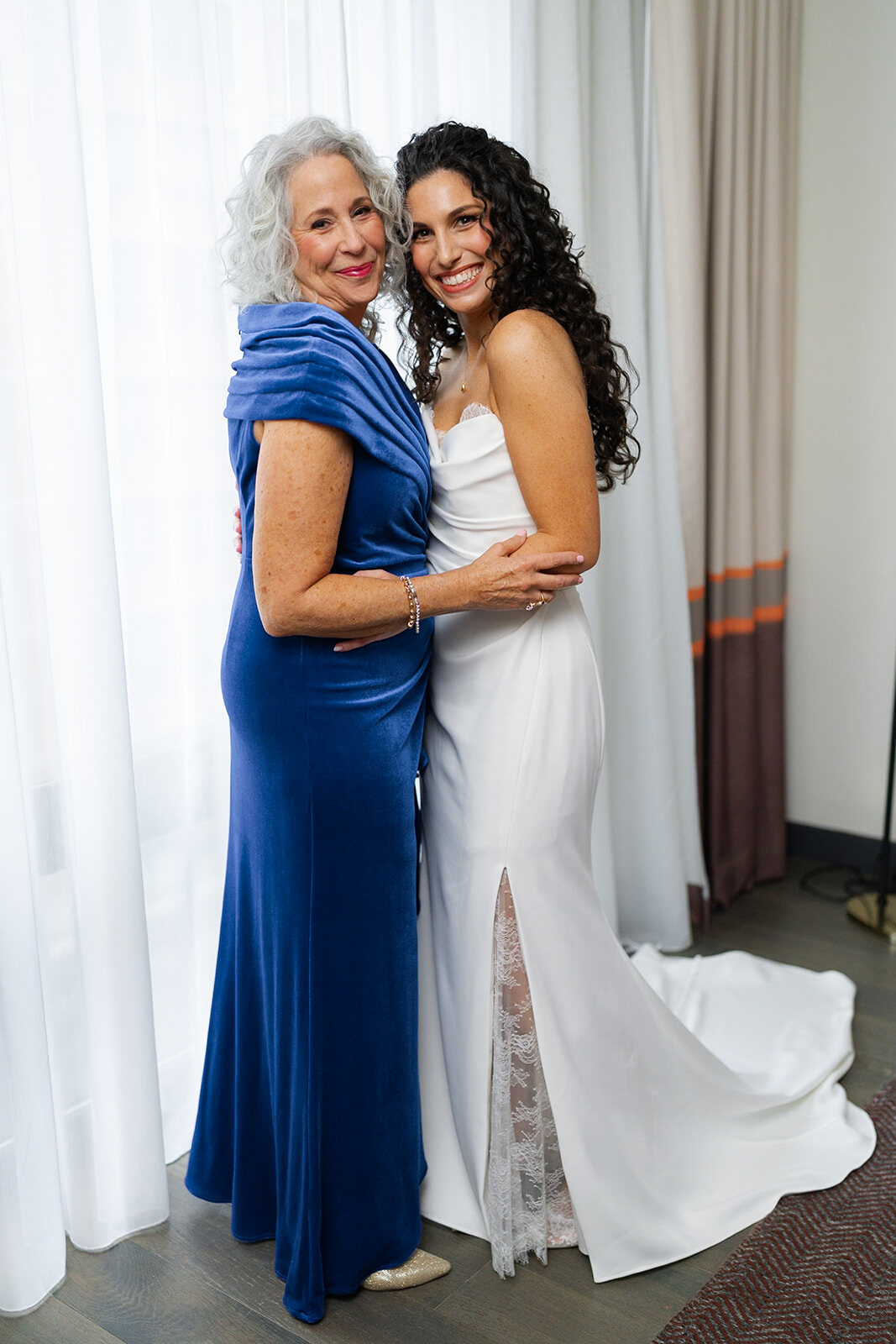Ellie and her mother before the first look