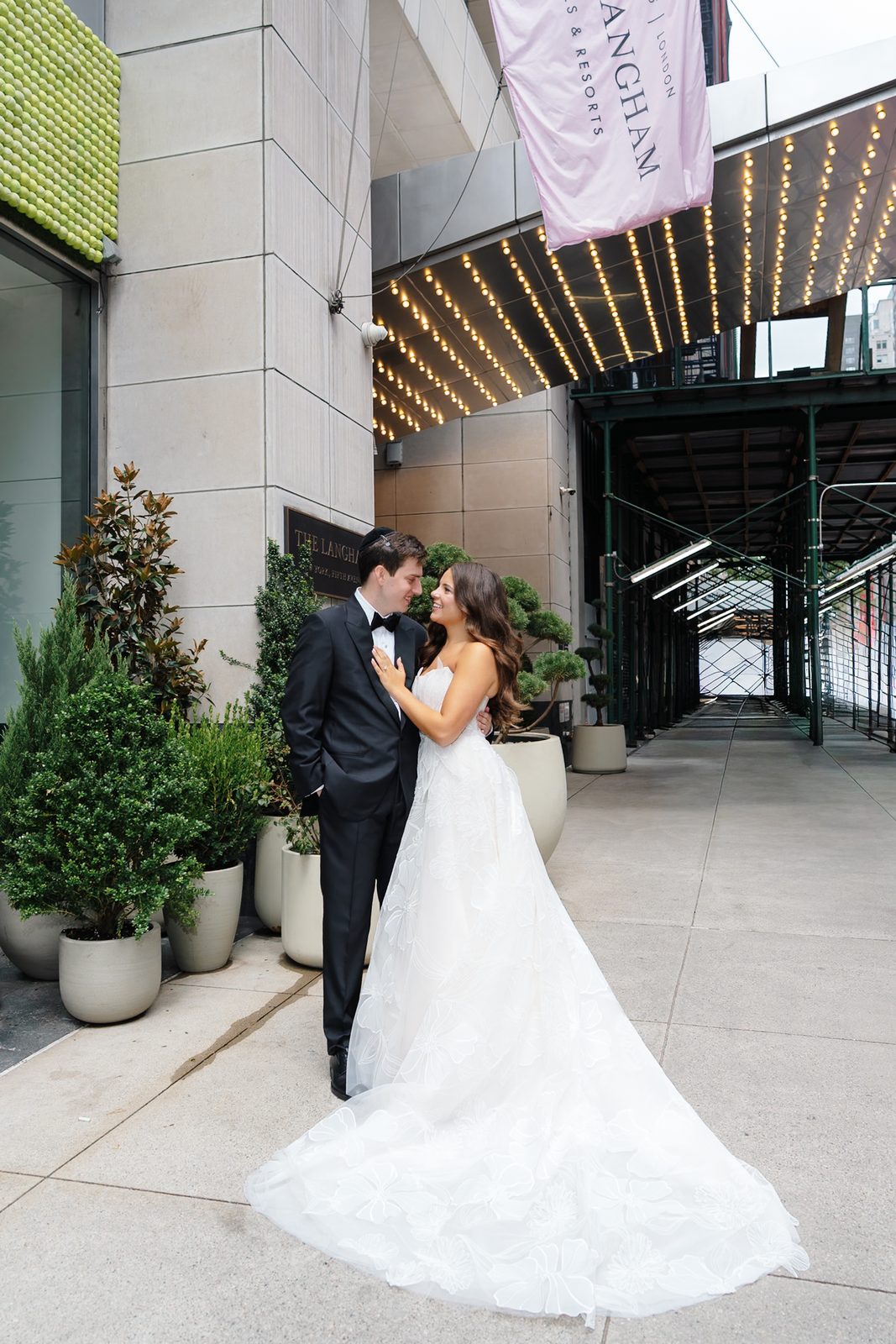 Jessie and Linus meet for their first look on the sidewalk outside The Langham, Fifth Avenue