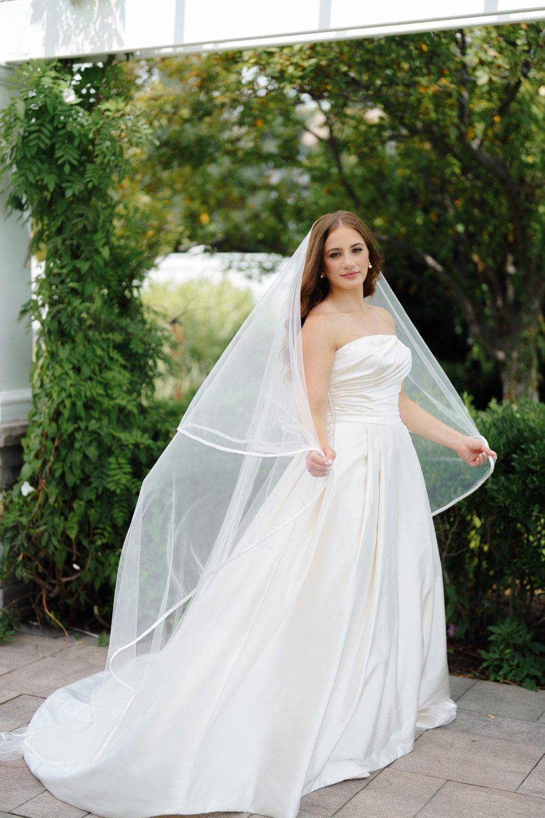 Bridal veil portrait at Greentree Country Club, New Rochelle NY