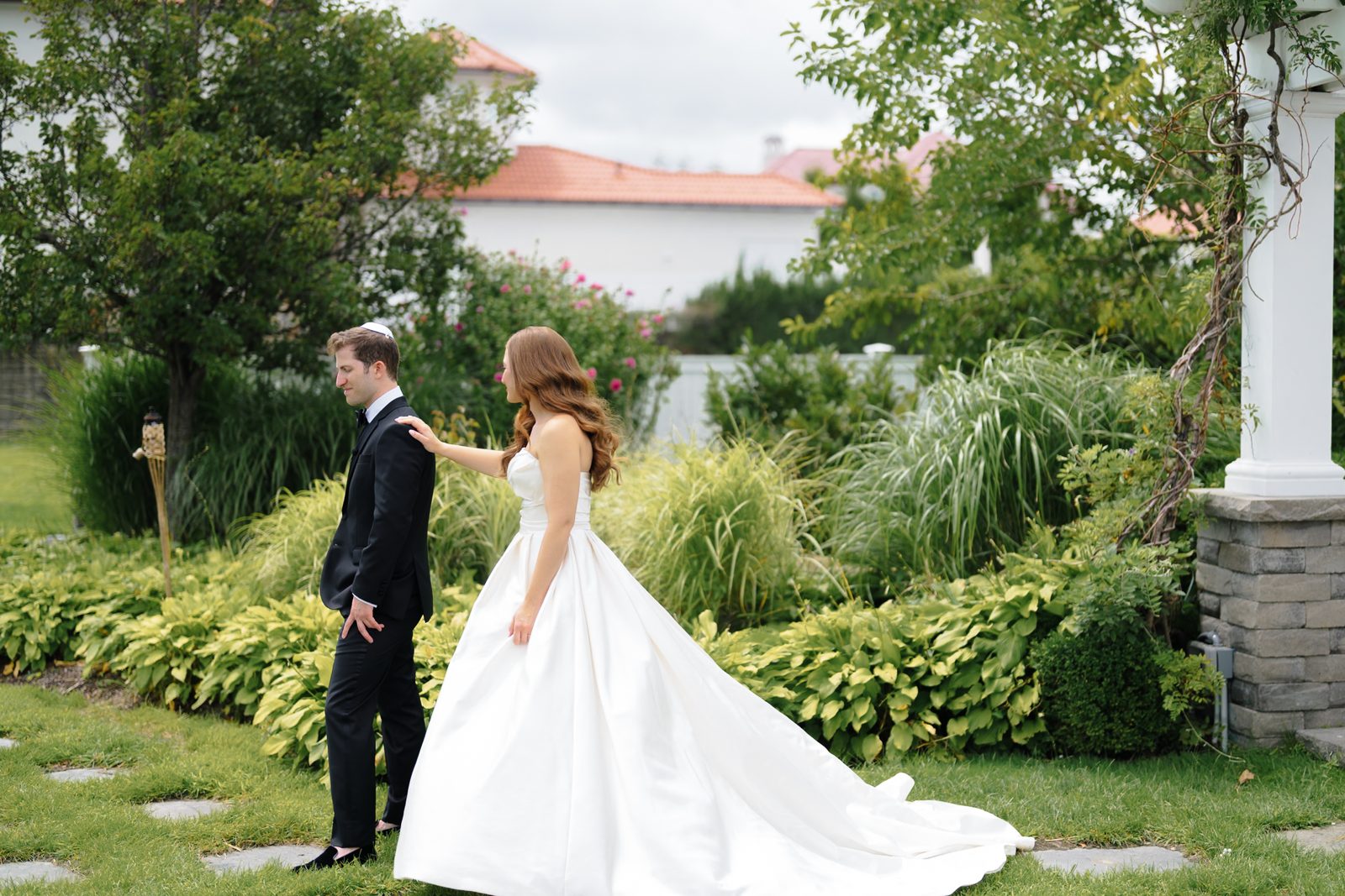 Maayan taps Jon&rsquo;s shoulder for the first look on the lawn at Greentree Country Club, New Rochelle NY