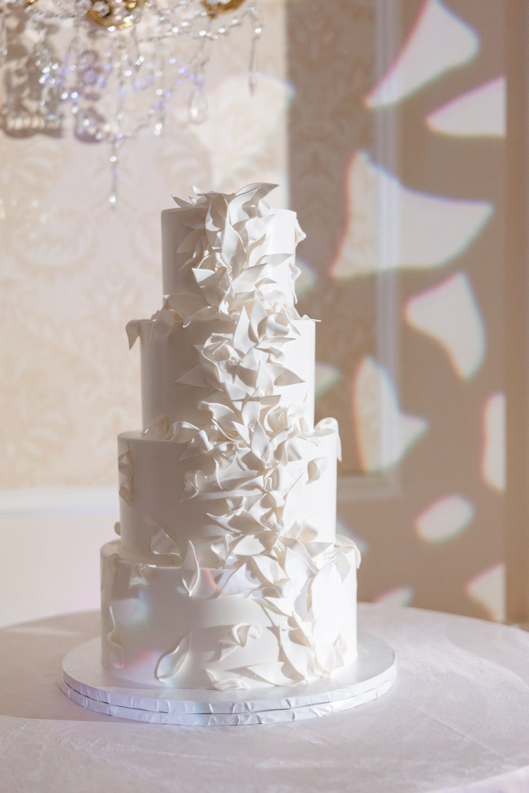 The white sculpted wedding cake