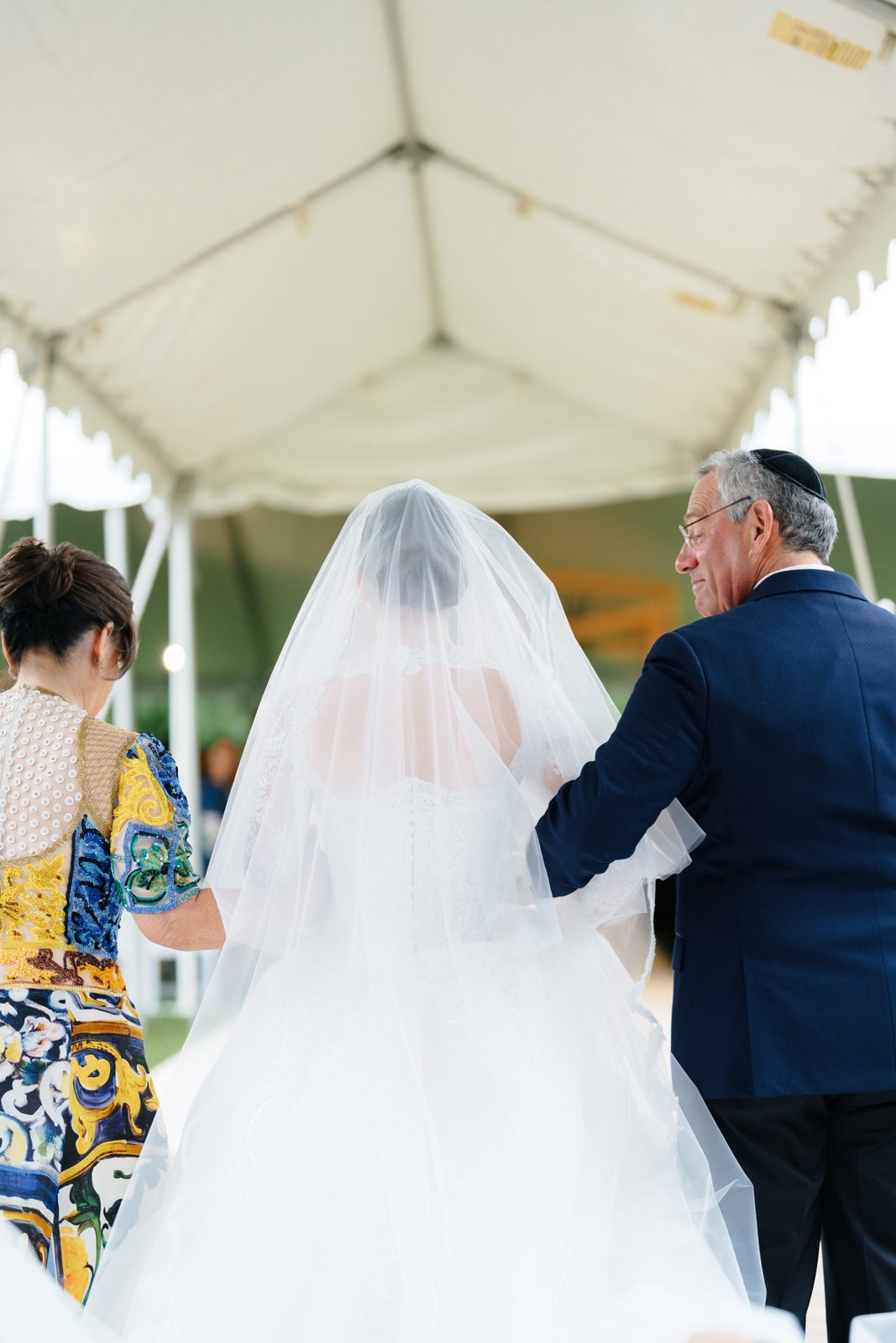Tommi walking toward the chuppah