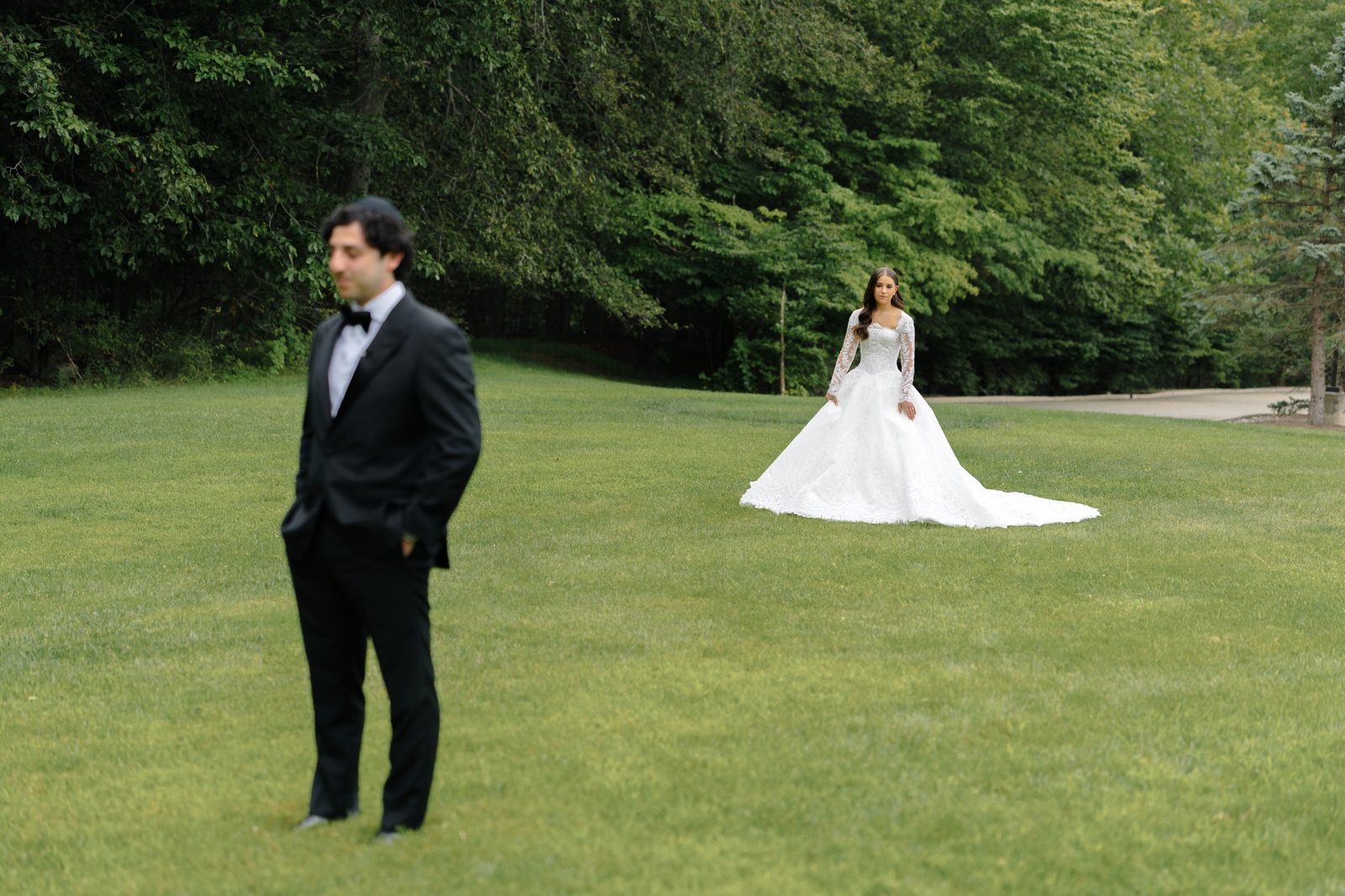 Tommi and Zach’s first look on the lawn