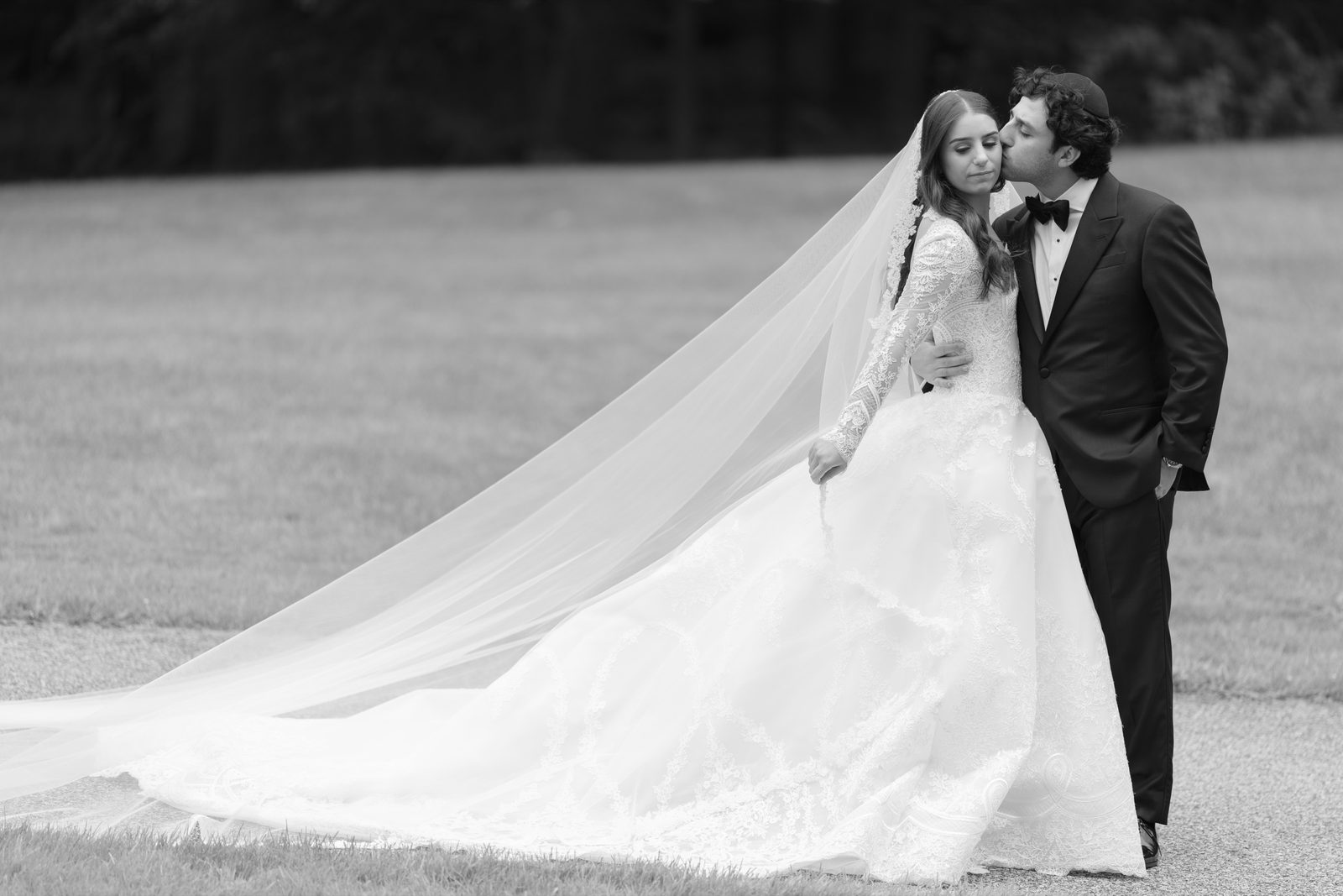 Tommi’s veil across the lawn