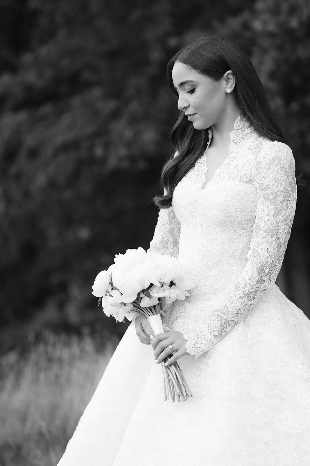 Timeless black and white bridal portrait with white bouquet at Edgewood Country Club