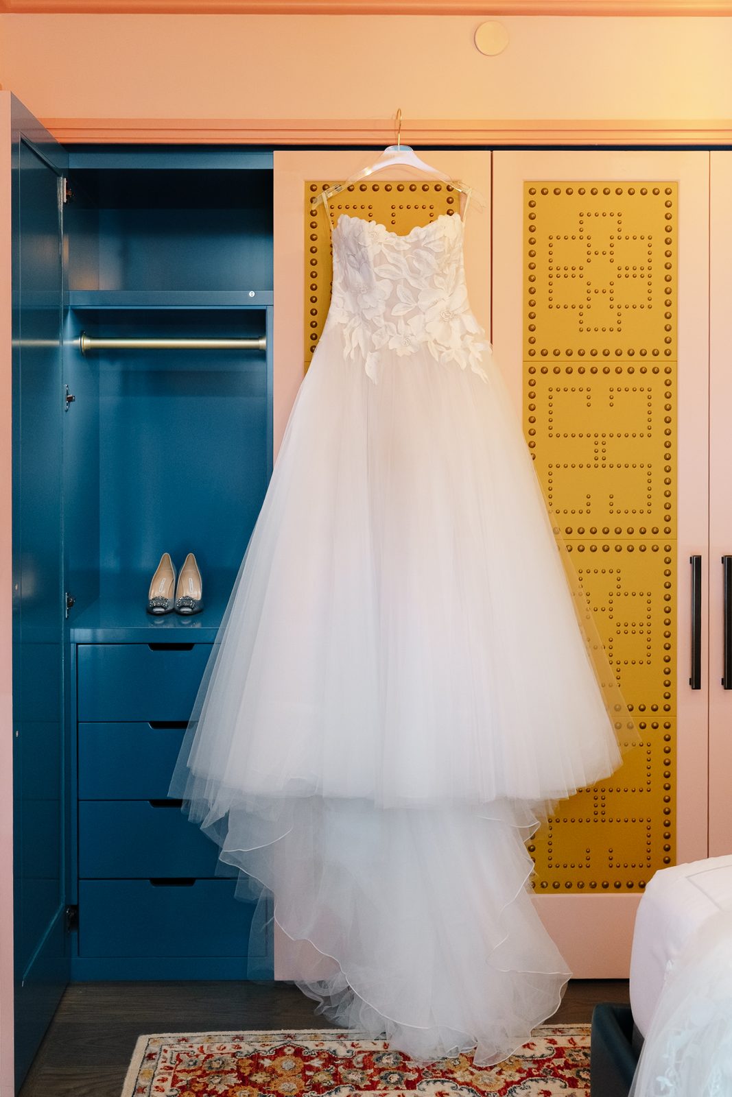 Getting ready at The Fifth Avenue Hotel before a Le Jardin sur Madison wedding