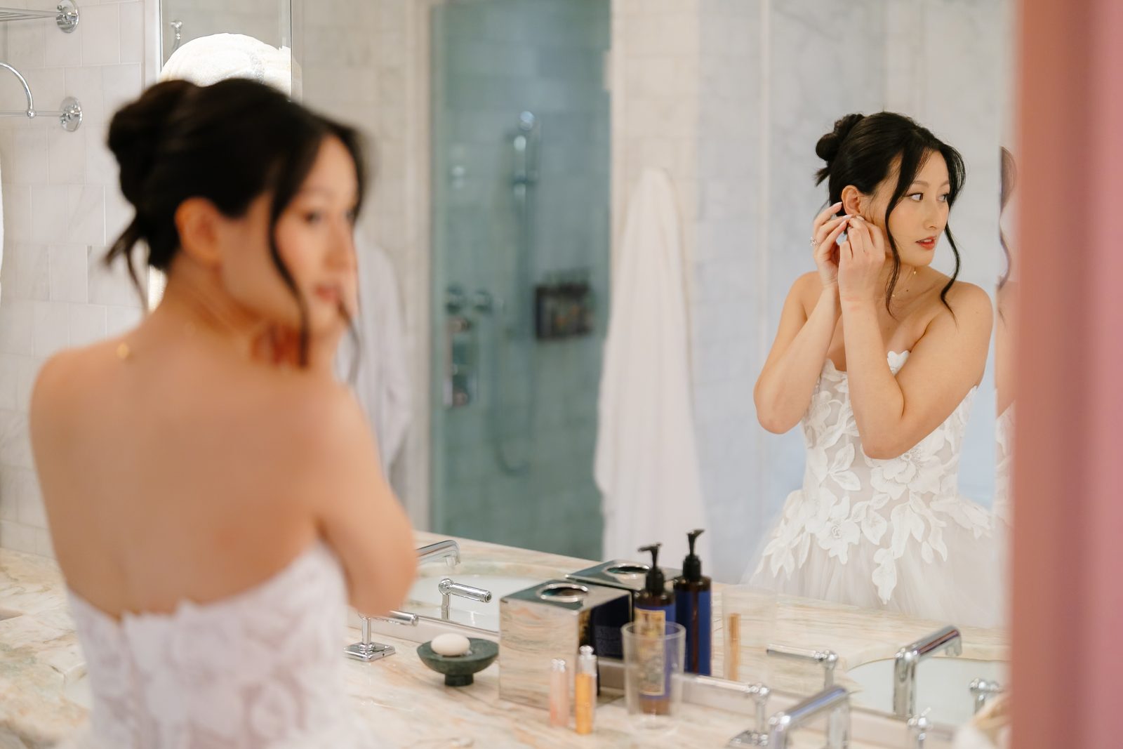 Getting ready at The Fifth Avenue Hotel before a Le Jardin sur Madison wedding