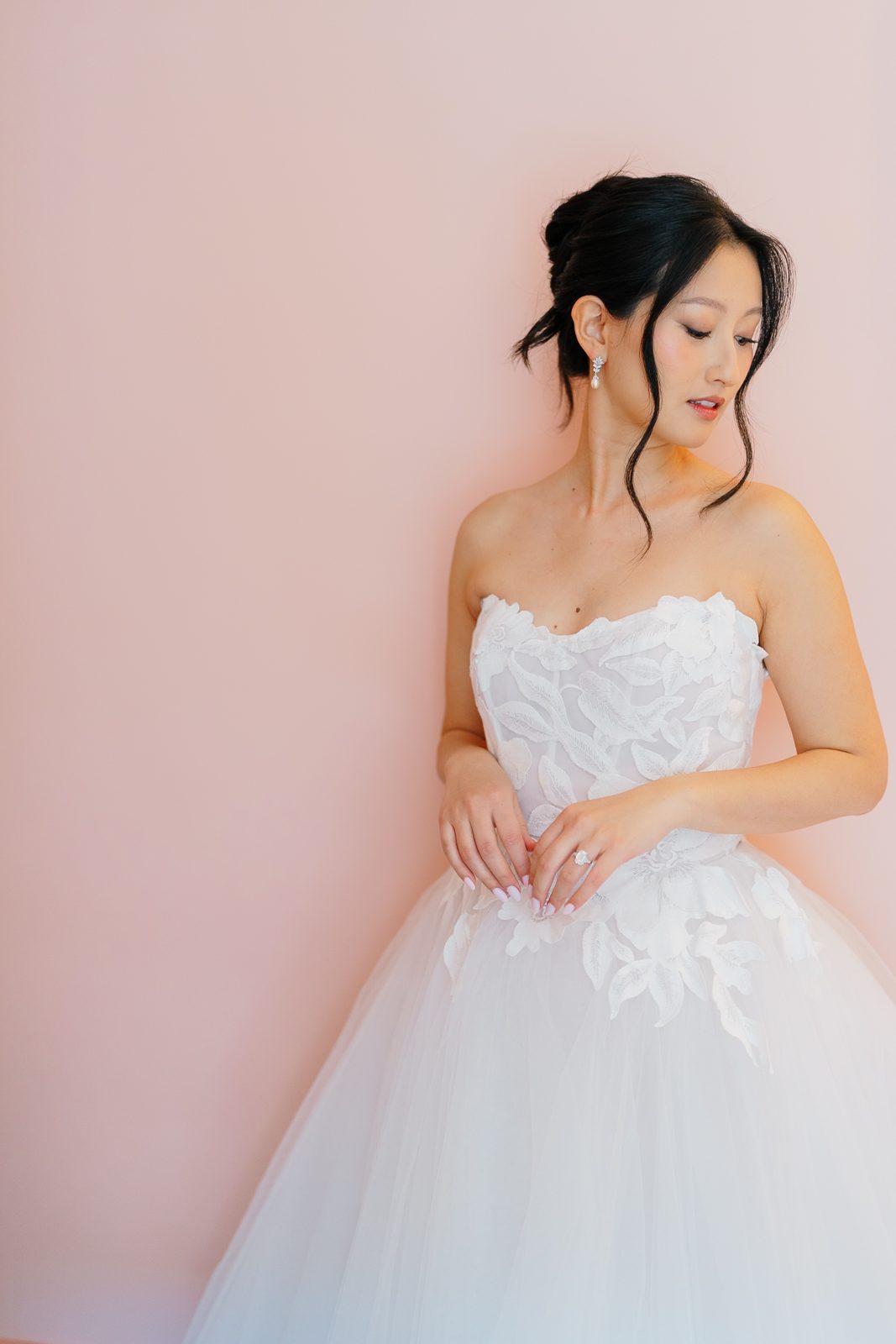 Getting ready at The Fifth Avenue Hotel before a Le Jardin sur Madison wedding
