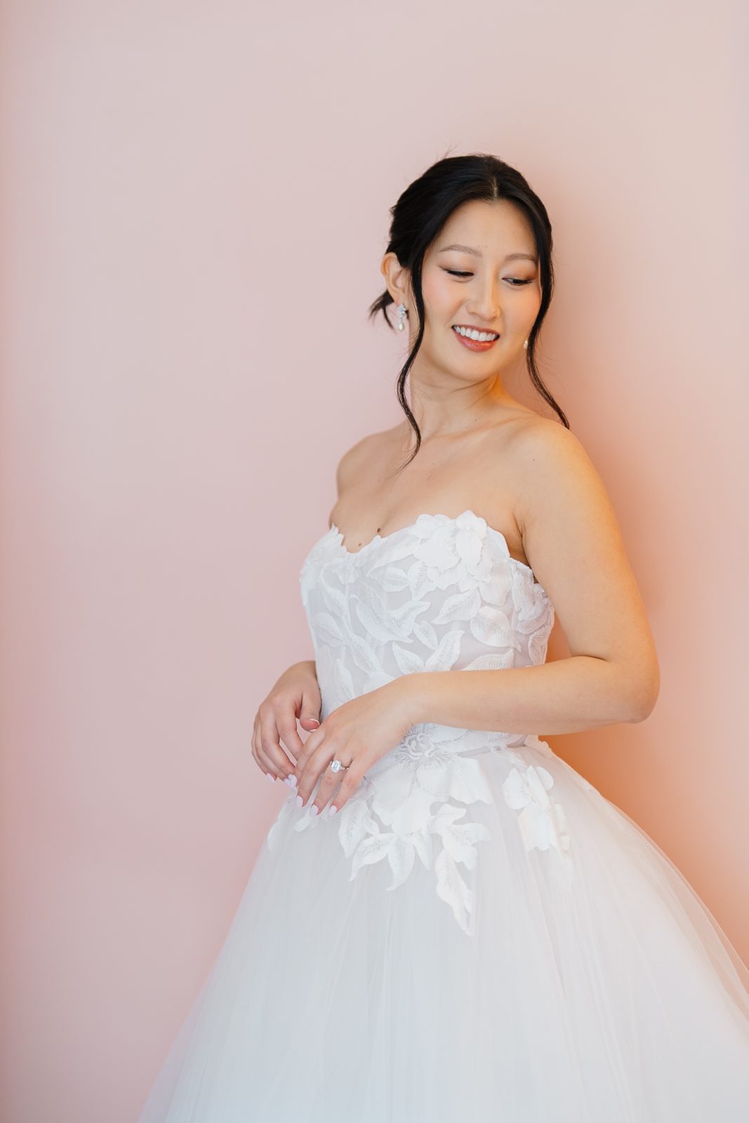 Getting ready at The Fifth Avenue Hotel before a Le Jardin sur Madison wedding