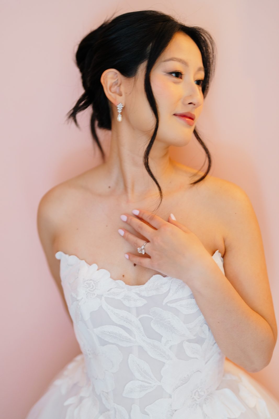 Getting ready at The Fifth Avenue Hotel before a Le Jardin sur Madison wedding