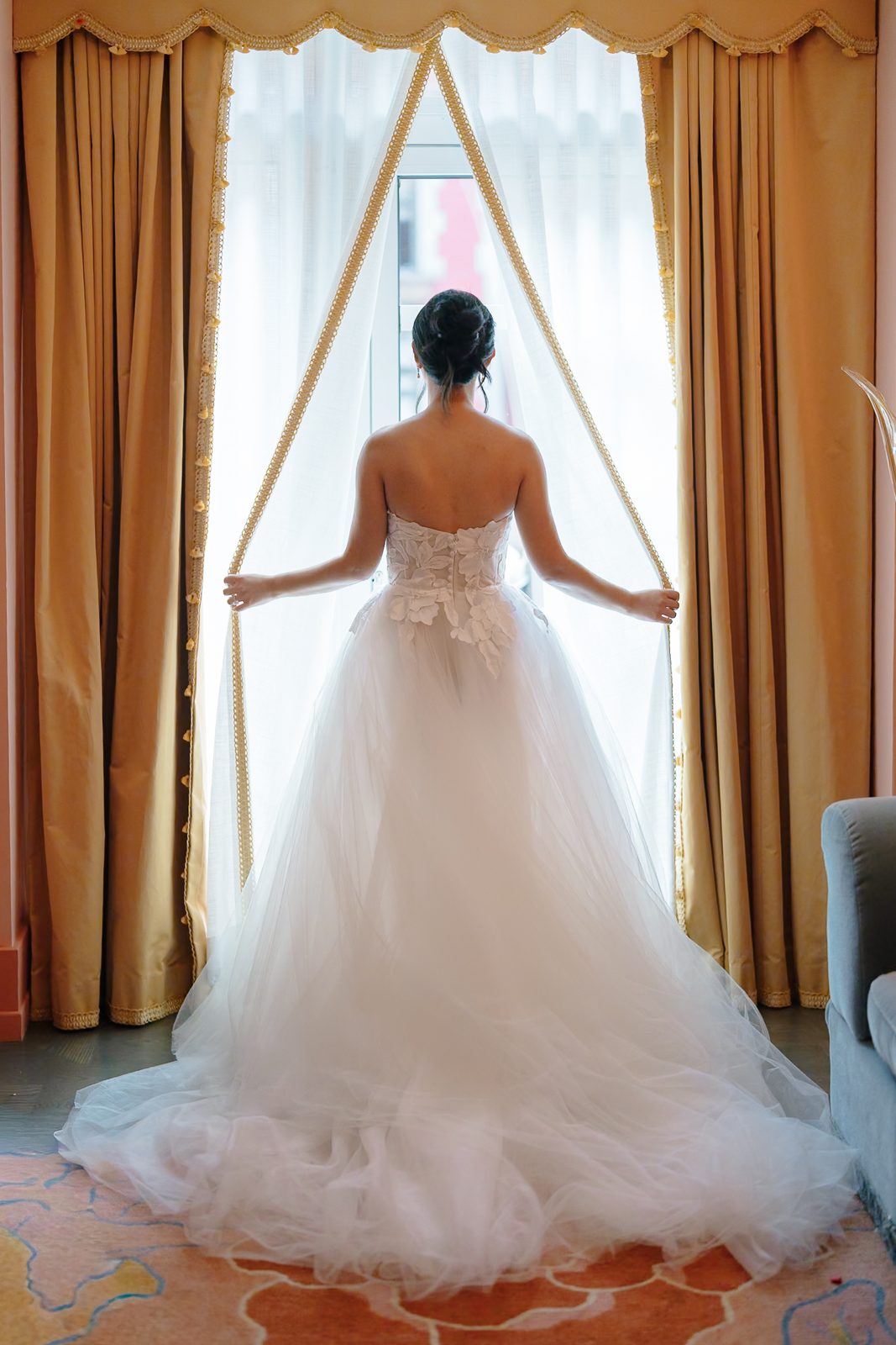 Getting ready at The Fifth Avenue Hotel before a Le Jardin sur Madison wedding