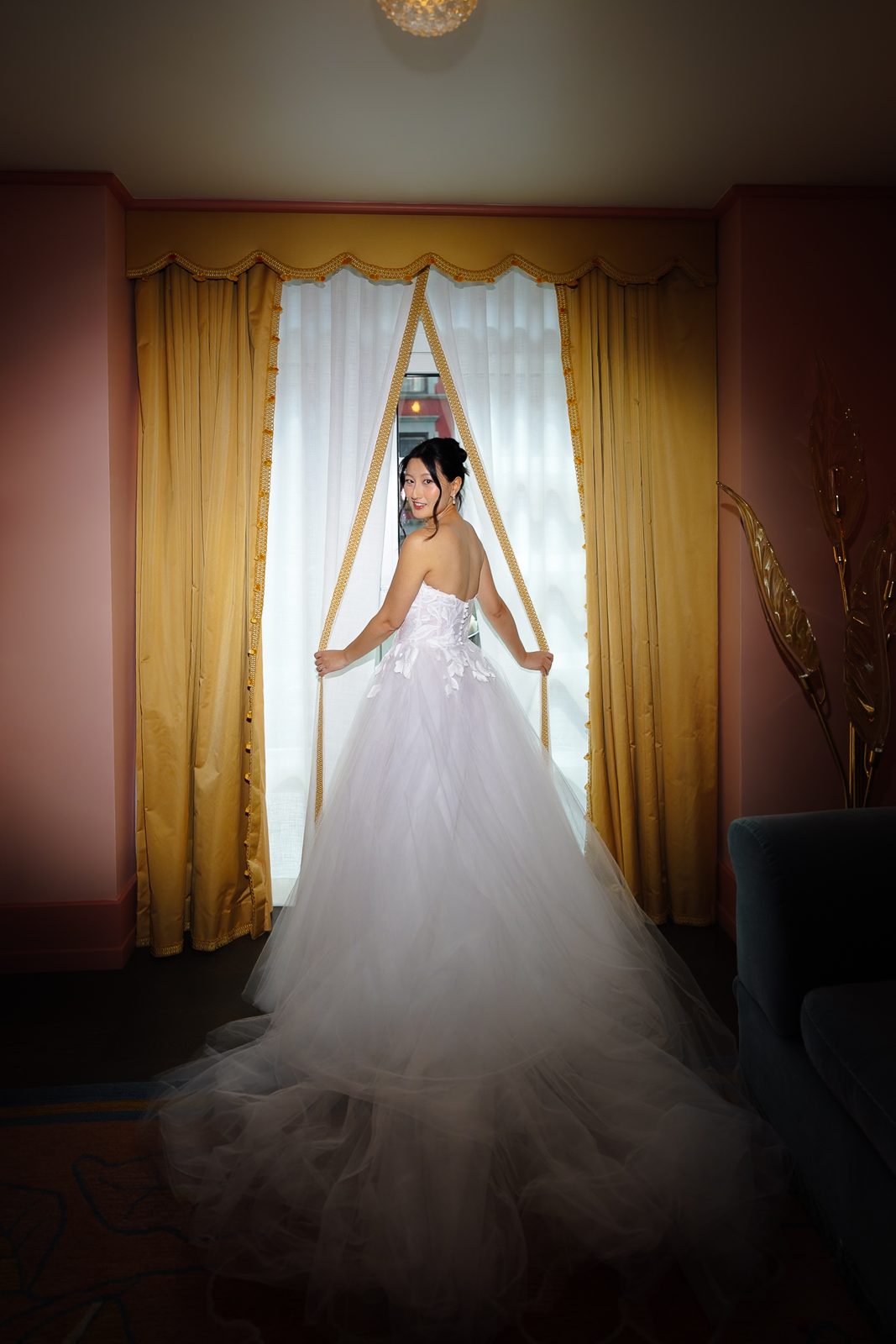 Getting ready at The Fifth Avenue Hotel before a Le Jardin sur Madison wedding