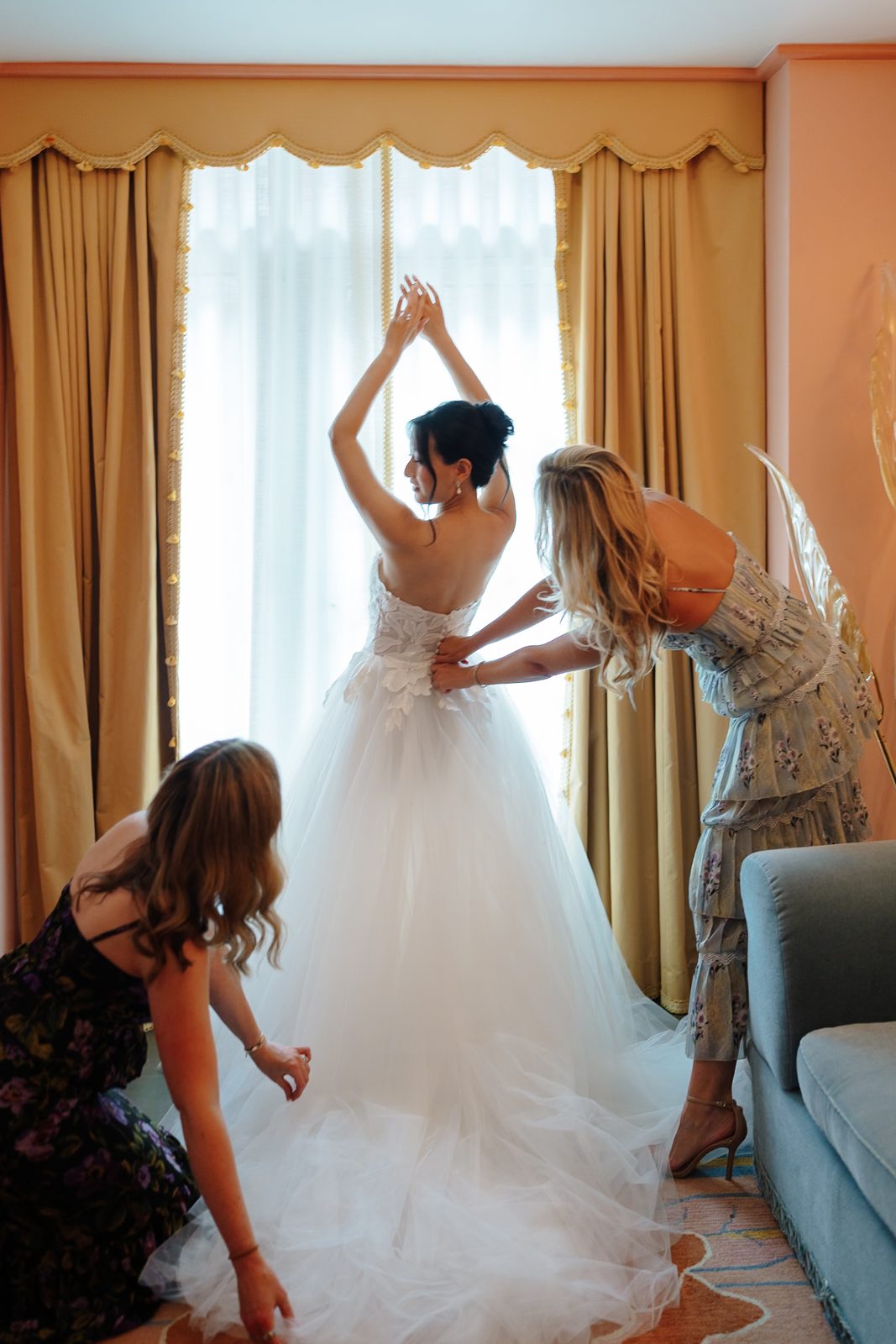 Getting ready at The Fifth Avenue Hotel before a Le Jardin sur Madison wedding