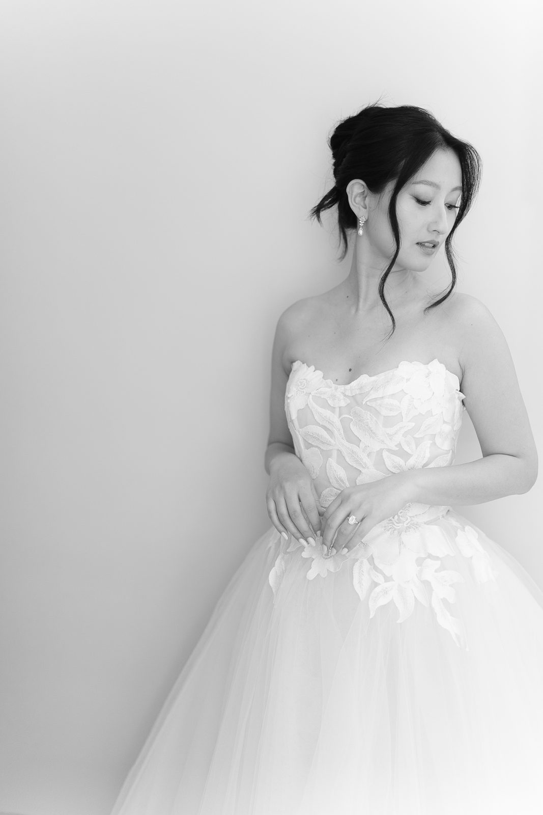 Getting ready at The Fifth Avenue Hotel before a Le Jardin sur Madison wedding