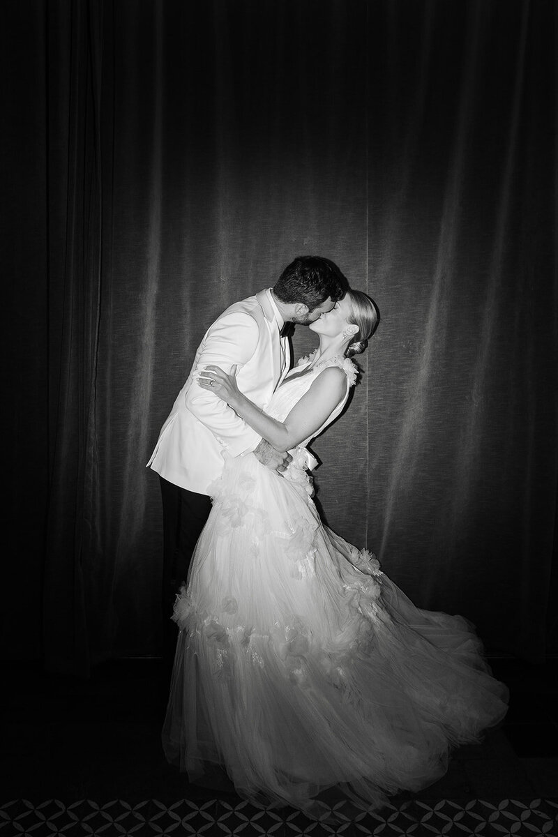 Ashley & Kendall — photograph 2 by Alex Knight Studio
